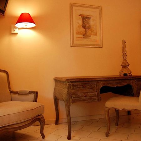Hotel Les Mazets Des Roches Тараскон Номер фото
