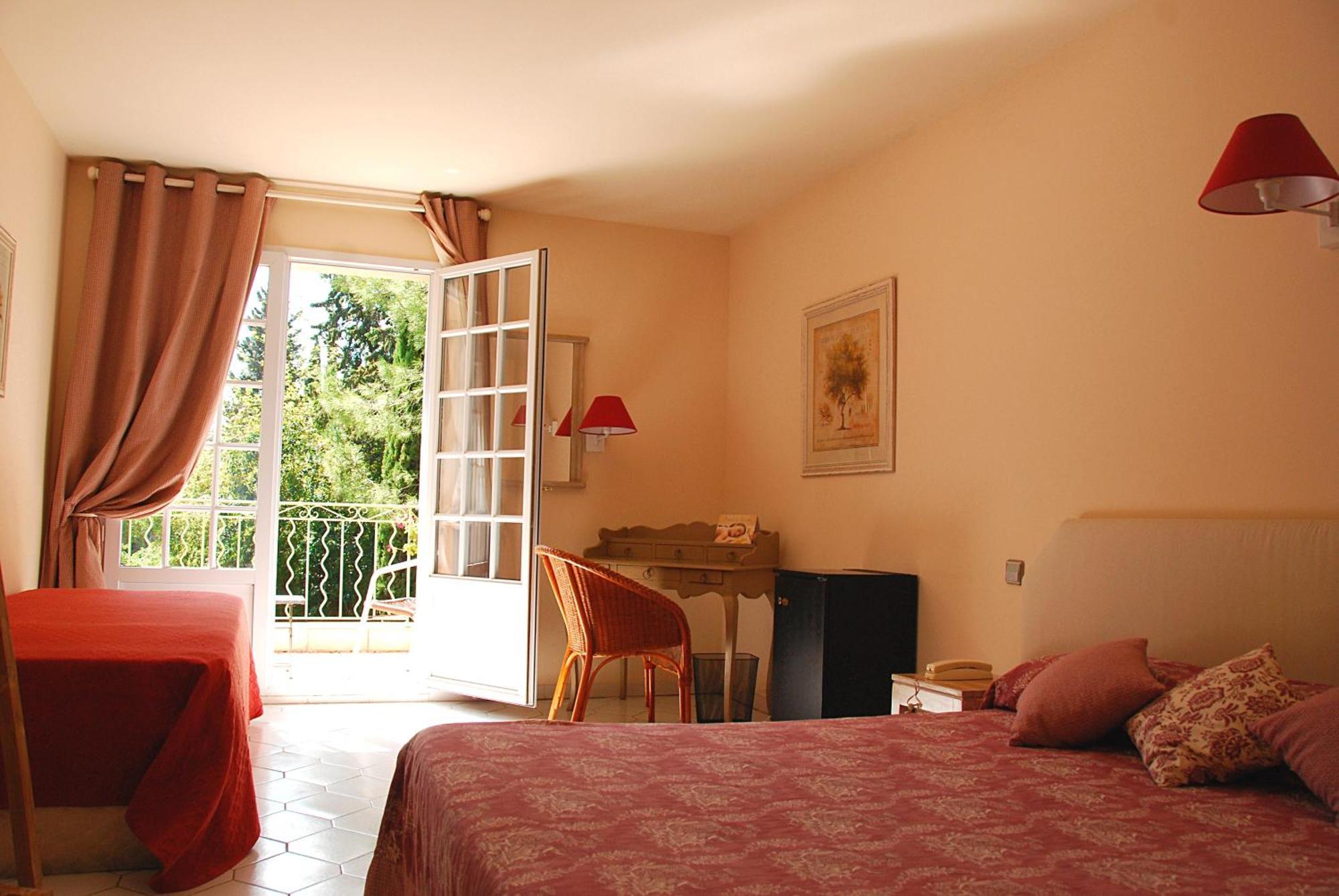 Hotel Les Mazets Des Roches Тараскон Номер фото