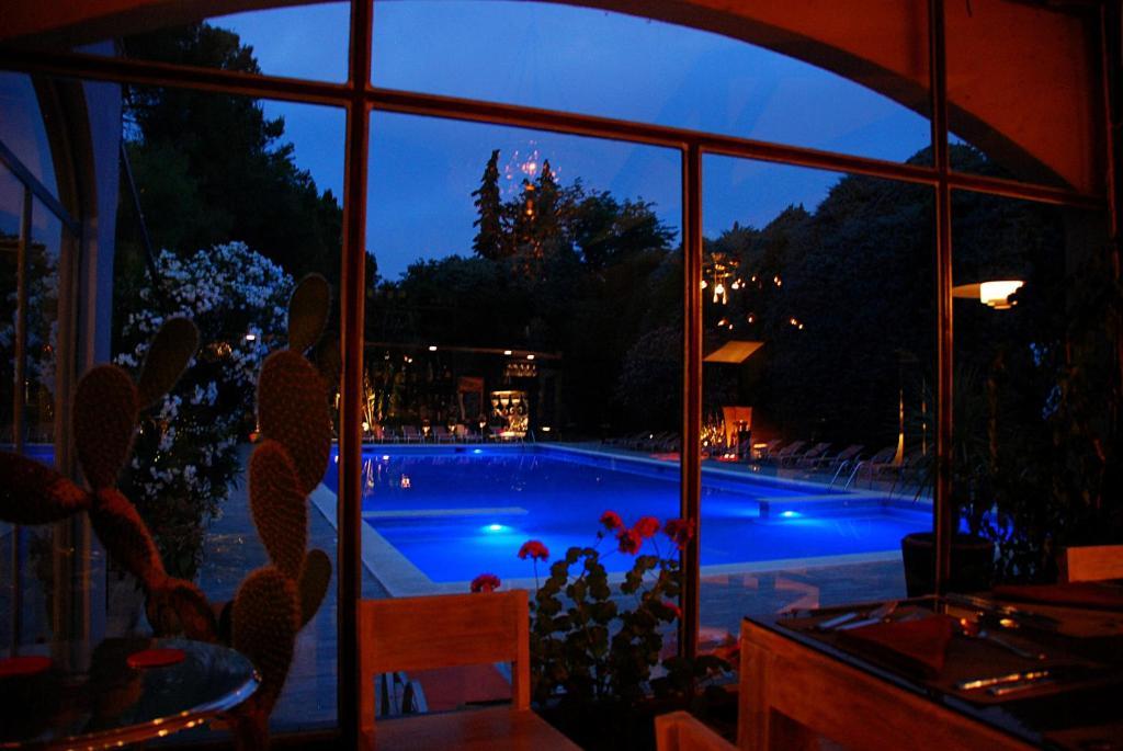 Hotel Les Mazets Des Roches Тараскон Екстер'єр фото